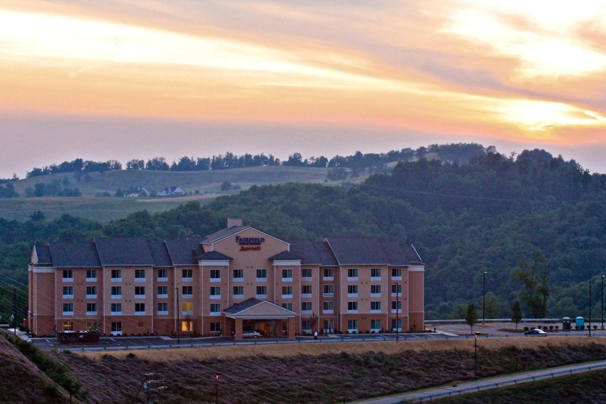 Fairfield Inn By Marriott Моргантаун Экстерьер фото
